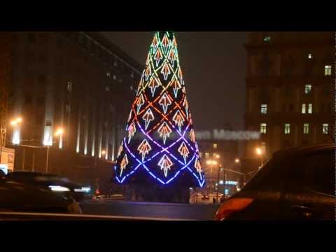 Pelting snow, downtown Moscow: A Minute Away