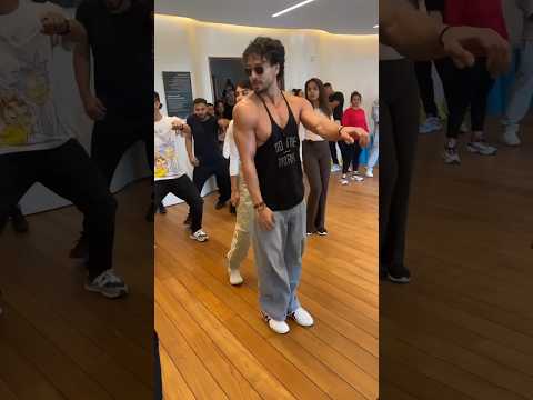 Beat pe booty#tiger Shroff best dance move in all Bollywood songs #cheographer karan