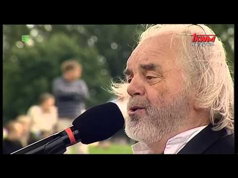 Dwieście białych róż Maciej Wróblewski