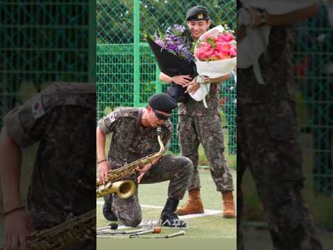 V: Eat first.Talk later  😅💜 #viralvideo #bts #shorts #funny #taehyung #rm