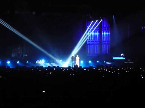 Mylène Farmer et Gary Jules - Mad world - Concert à Bruxelles Palais 12 le 16.11.2013