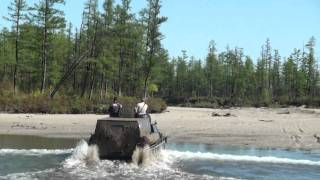 preview picture of video 'Tank crossing river in Siberia, Russia'