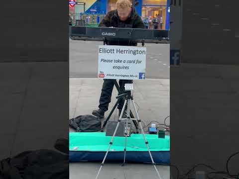 Brilliant Keyboard Player on Streets of London TCR