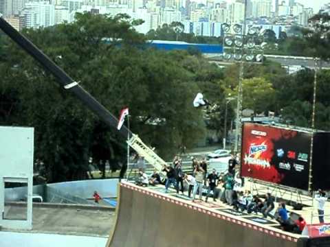Bob Burnquist Backflip Christ Air -  MEGA RAMPA 2011