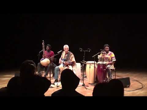 Moussa Diallo plays for school children @mixmusik