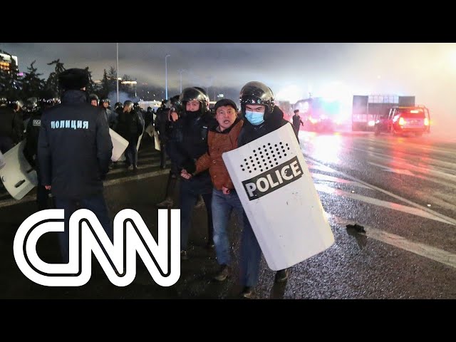 Governo do Cazaquistão renuncia após manifestações violentas | VISÃO CNN