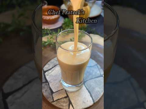 Easy BANANA Milkshake Recipe 🍌🍌 #bananashake #bananas #bananarecipe #milkshake #shakerecipe #drink