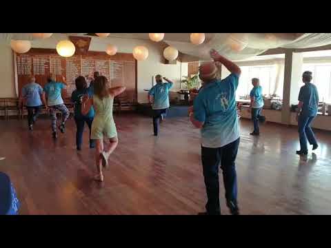 Sue en die Rainbow Line Dancers