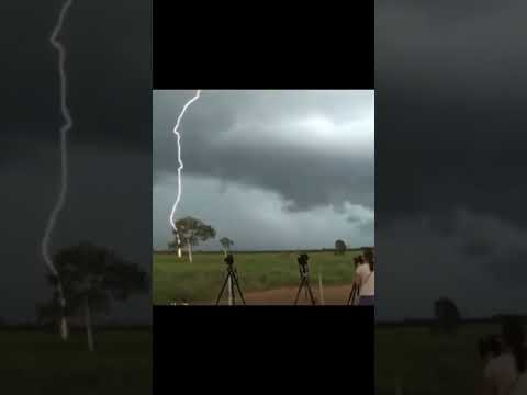 PENAMPAKAN PETIR YANG SANGAT MENAKUTKAN PART 2⚡ #shorts