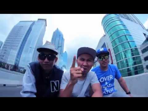 Wizzow & Della MC - Selamat Pagi (feat. Bakhes) [Official Music Video]