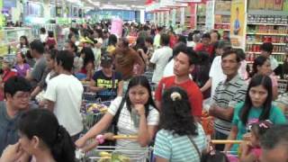 preview picture of video 'Philippine Supermarket Shoppers Prepare for New Year's Feasting—Thursday, December 30'