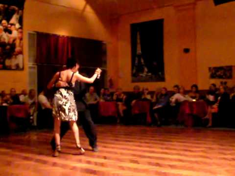  Samantha Dispari  and  Cristhian Sosa  are  dancing  to  the  milonga  "  La Cicatriz  "