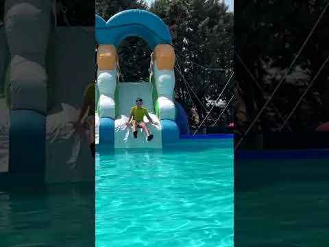 ¡Solo para valientes! El tobogán más empinado 🎢 #Shorts