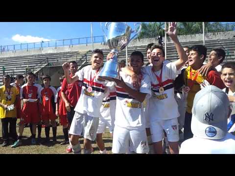 Léo Campeão da Copa São Paulo das Escolas Oficiais sub-15 - 2014.