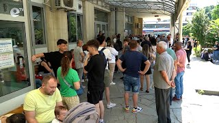 Наплив от изселници пред Паспортната служба в Кърджали