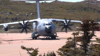 preview picture of video 'Airbus A400M à saint pierre et miquelon (arrivée à l'aérogare).'