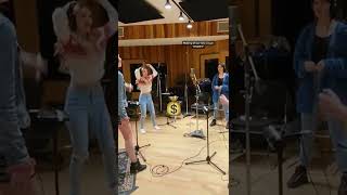 Download lagu The Warning & Devon | MONEY 💵 #SHORTS mp3