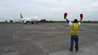 preview picture of video 'Philippine Airlines AIRBUS A320 @ KALIBO AIRPORT , PHILIPPINES'