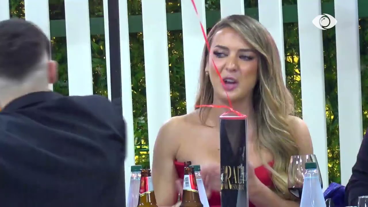 “Çfarë është problemi yt me orientimin tim seksual?”/ Selin-Rogertit: Jam lezbike edhe çfarë?