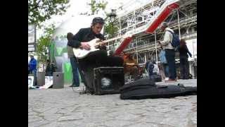 Woilem - French Blues Guitarist virtuoso street music performance, Paris