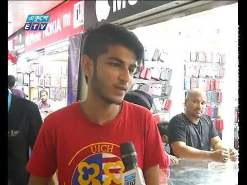 ভিড় বেড়েছে মোবাইলের শোরুমে