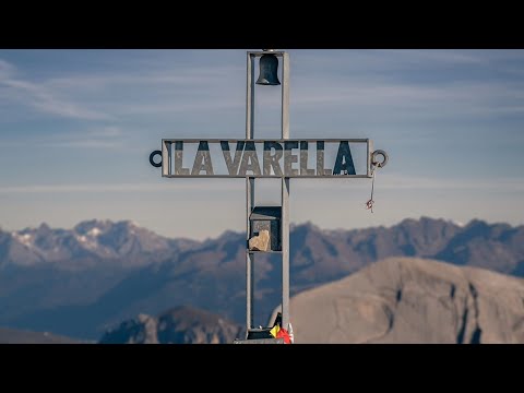 Gipfelkreuze in Südtirol - La Varella ( 3055 ) - Drone fly in the Dolomites