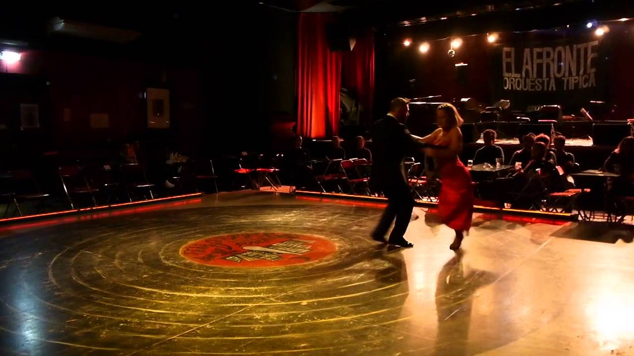 Claudio Gonzalez y Julia Urruty- Maldita Milonga Domingo - Chique -