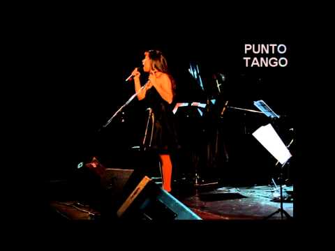 Noelia Moncada canta Chau no va mas.