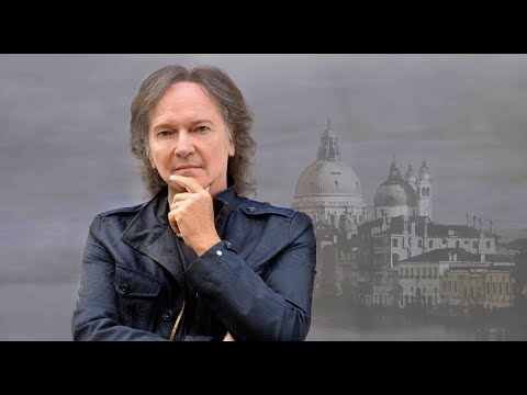 Renato Zero, messaggio a Red Canzian: «Amico, tieni duro»