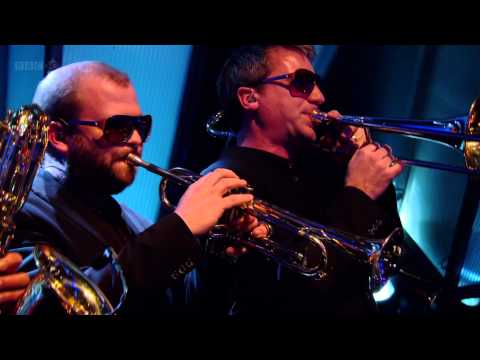 Videoclip de Misery (Live) — Madness