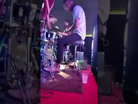 Guto Fernandez jhenifer