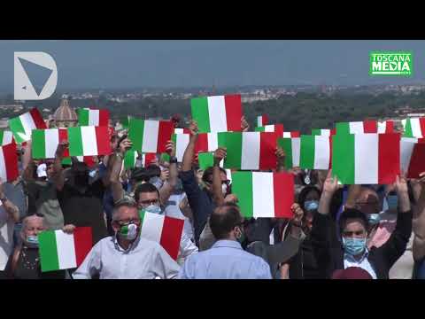 VIDEO - FLASHMOB CENTRODESTRA AL PIAZZALE PER IL 2 GIUGNO