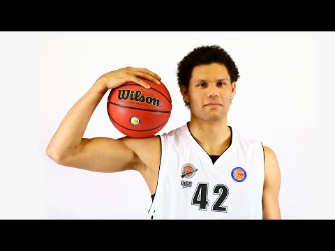 Michael Carrera block on Kyle Hines