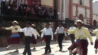 preview picture of video 'Desfile por el CIV Aniversasrio del Distrito de Chongos Alto'