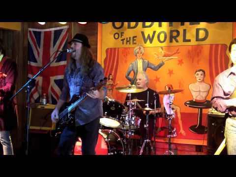 Mark Doyle and The Maniacs - Out In The Streets/I Feel Free - Live @ Dinosaur BBQ - 03/06/2011