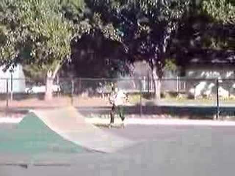 2007.01.07 Maya Skateboarding in Rengstorff Park