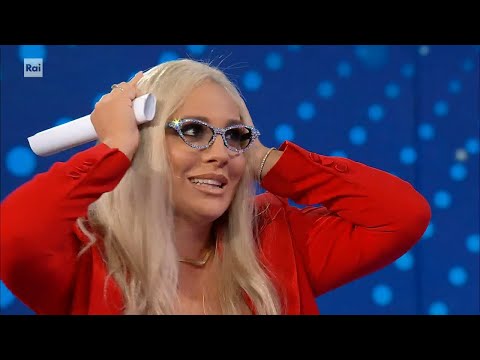 Francesca Manzini è Mara Venier - Fake Show. Diffidate delle imitazioni 02/10/2023