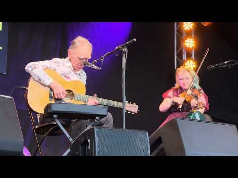 Martin & Eliza Carthy & Sheema Mukherjee, Scarborough Fair, Sidmouth Folk Festival, 05/08/2025