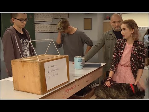 Uczniowie zorganizowali fałszywą aukcję, żeby zakpić z nauczycieli [Szkoła odc. 496]