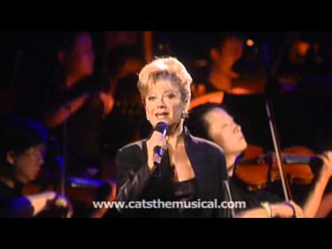 Elaine Paige performs 'Memory' from Cats - Live HD performance
