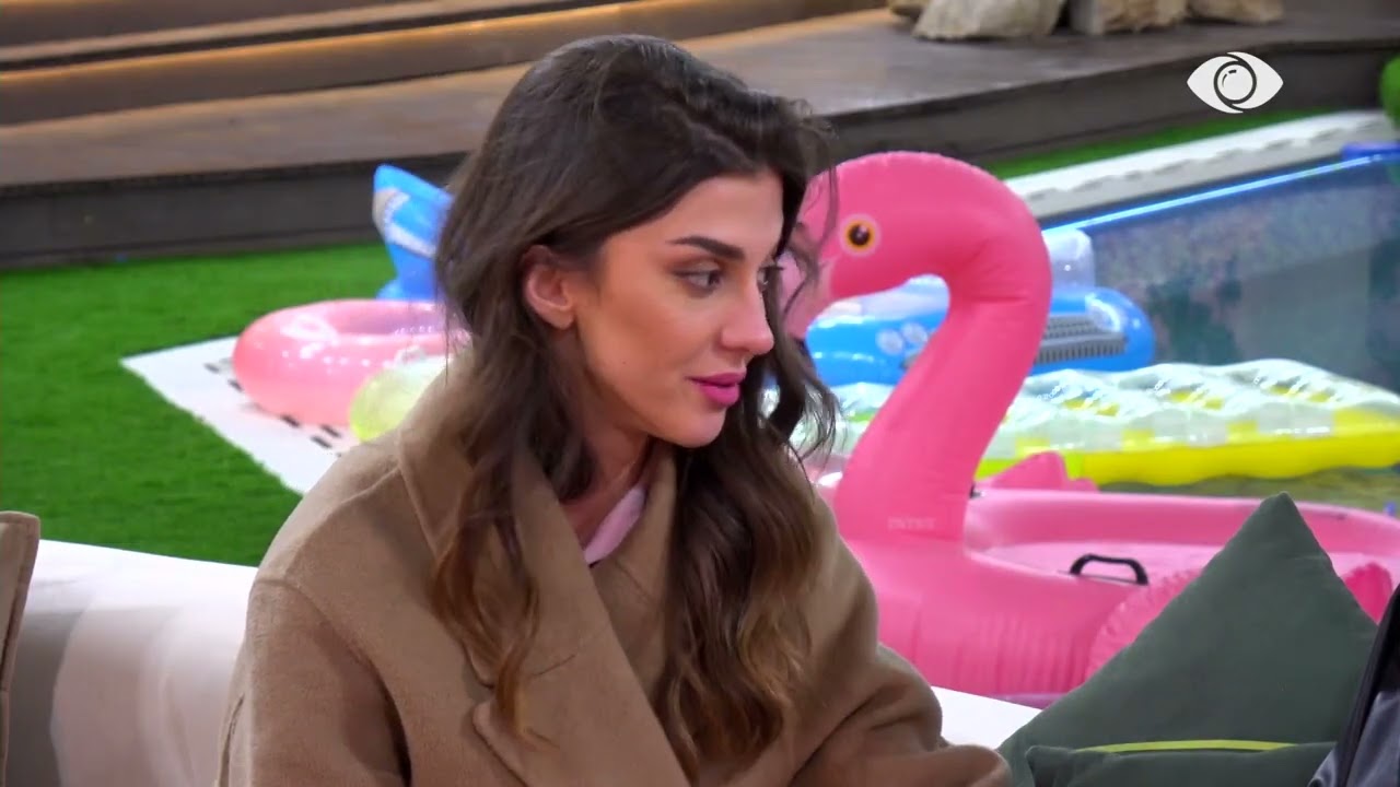 “E ndjen veten të pasigurt nëse do ishe vetëm?”/ Krisa bisedon me Loredanën