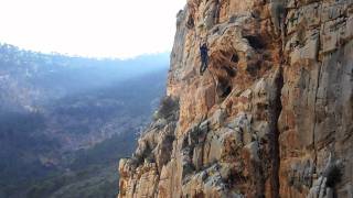 preview picture of video 'Espectacular Puenting from camino del rey El Chorro.mov'