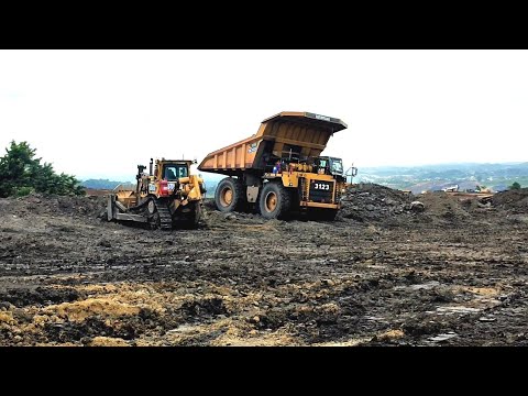 Bulldozer CAT D9R Activity in overburden material disposal