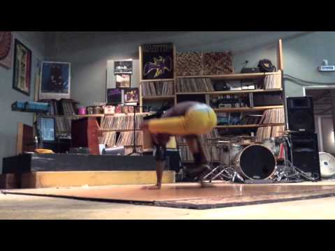 RAW SKELETON - thefreakshow