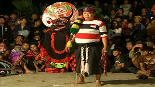 Download lagu Penonton Lempar Batu Jaranan LEGOWO PUTRO Lawas 2009 mp3