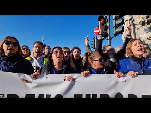 Lavoratori Beko Siena alla manifestazione a Firenze