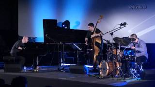 Marcin Wasilewski Trio - Oz Guizos (from "Faithful")