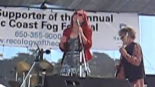 Fingerpuppets sing "Beachtown" at Pacifica's Fogfest