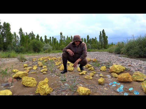 Of course! Weak signs of gold, but also diamonds