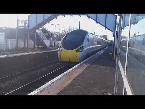 Avanti 390040 passing through Slateford on a London Euston to Edinburgh Waverley service
